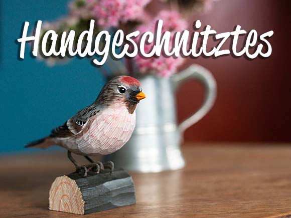 handgeschnitzte Vögel und Tiere