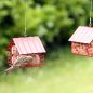 Preview: Wildlife Garden Meisenknödel-Futterhaus rot