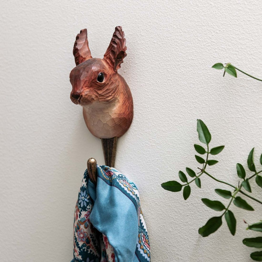 Wildlife Garden Haken Eichhörnchen handgeschnitzt