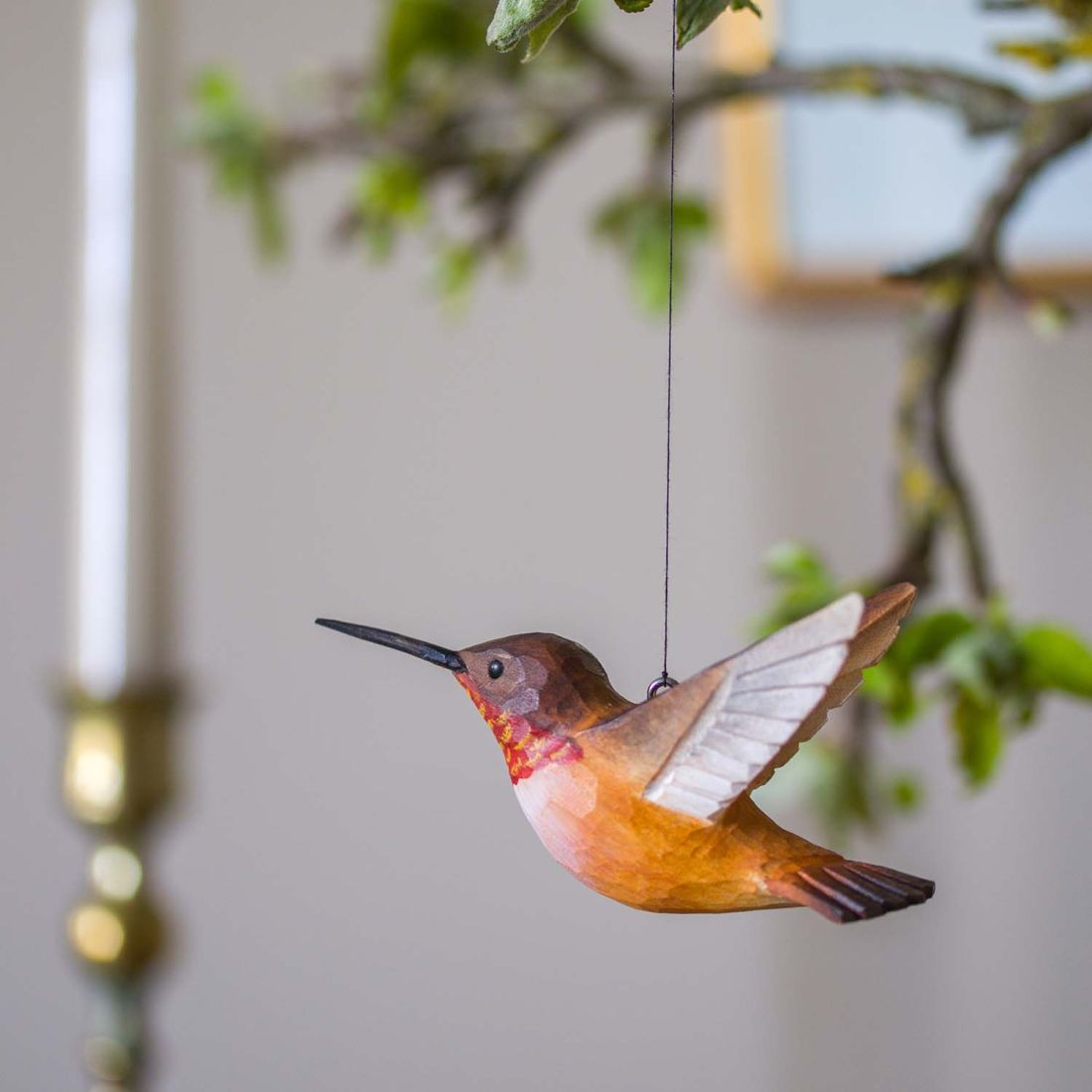 Rotrücken-Zimtelfe als Holzvogel von Wildlife Garden