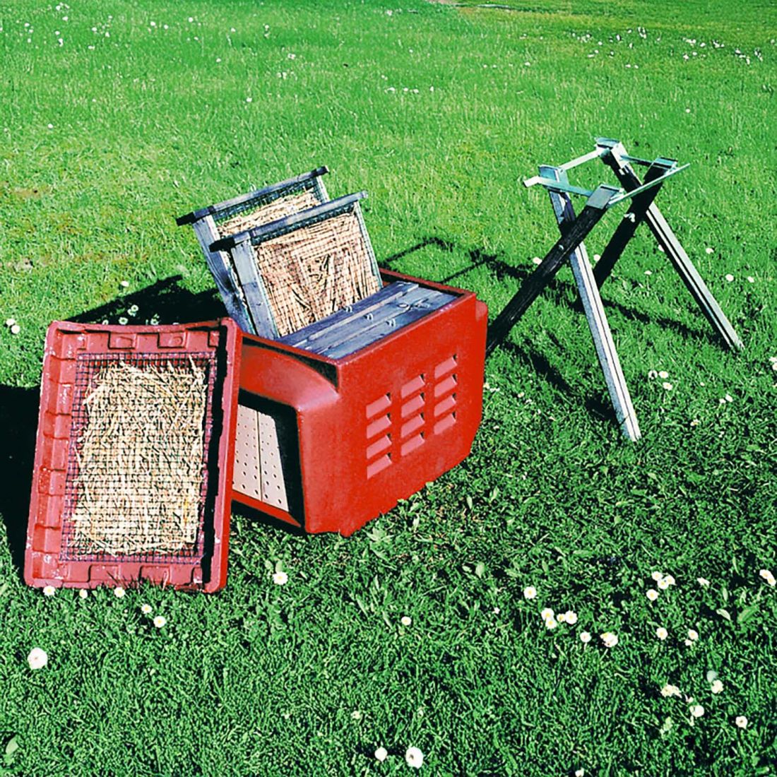 Schwegler Insekten-Kombi Insektenhotel für Florfliegen, bis zu 200 Wildbienenarten, Ohrwürmer, Marienkäfer und mehr