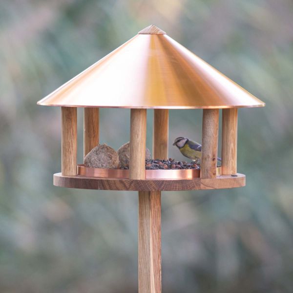 Vogelfutterhaus Eiche mit Kupferdach und Dreibein-Ständer
