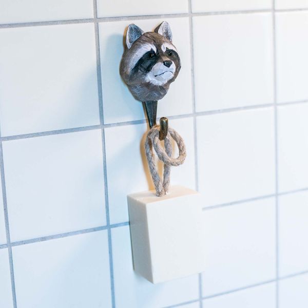 Waschbär handgeschnitzter Kleiderhaken von Wildlife Garden Badezimmer